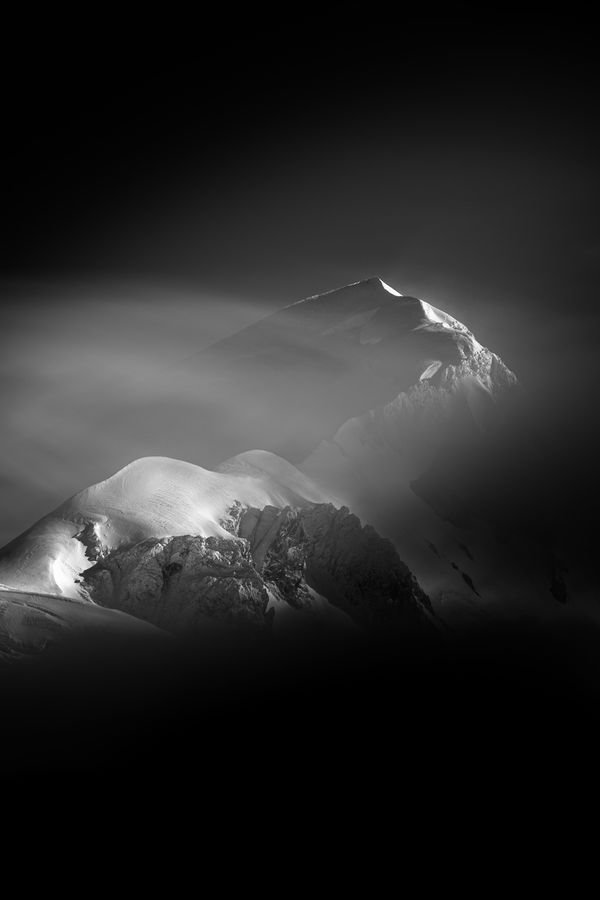 Vertical Black-Summit — Photographie d'art par Boris Molinier